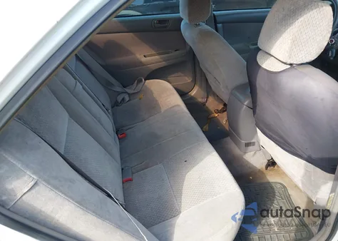 2003 Toyota Camry Le z USA, uszkodzony, nr VIN 4T1BE32K63U215935